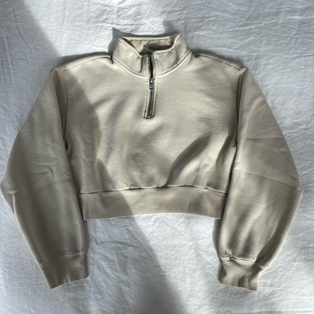 Aritzia TNA cropped pullover